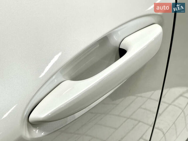 Белый Лексус UX, объемом двигателя 1.99 л и пробегом 46 тыс. км за 35500 $, фото 12 на Automoto.ua