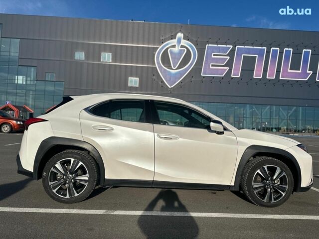 Белый Лексус UX, объемом двигателя 2 л и пробегом 74 тыс. км за 26490 $, фото 7 на Automoto.ua