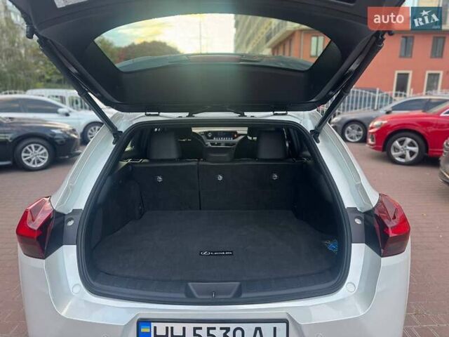 Білий Лексус UX, об'ємом двигуна 2 л та пробігом 45 тис. км за 28000 $, фото 9 на Automoto.ua