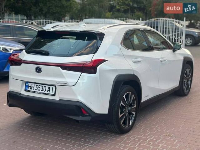 Білий Лексус UX, об'ємом двигуна 2 л та пробігом 45 тис. км за 28000 $, фото 8 на Automoto.ua