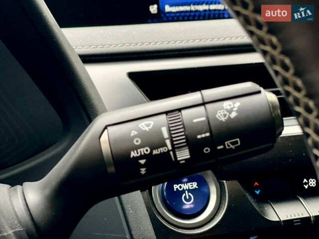 Белый Лексус UX, объемом двигателя 1.99 л и пробегом 46 тыс. км за 35500 $, фото 28 на Automoto.ua