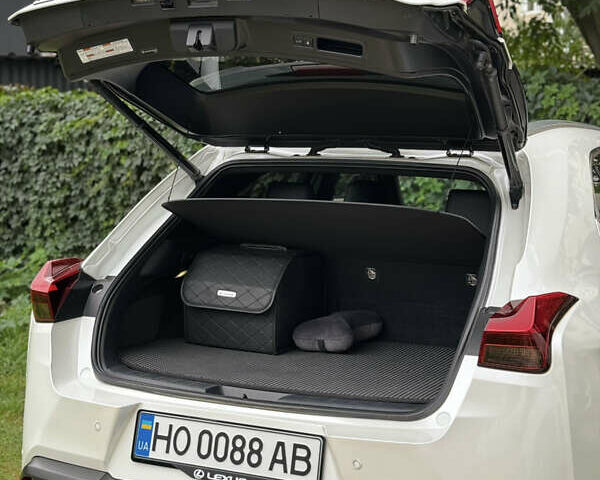 Белый Лексус UX, объемом двигателя 1.99 л и пробегом 61 тыс. км за 31800 $, фото 19 на Automoto.ua