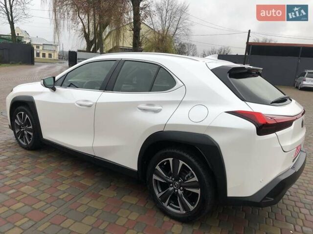 Белый Лексус UX, объемом двигателя 1.99 л и пробегом 79 тыс. км за 25500 $, фото 3 на Automoto.ua