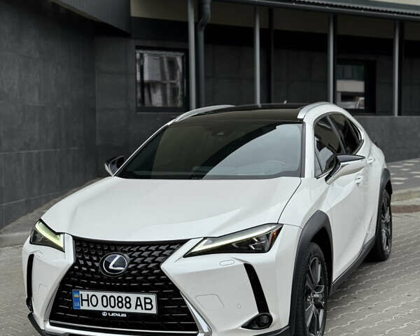 Белый Лексус UX, объемом двигателя 1.99 л и пробегом 59 тыс. км за 33400 $, фото 1 на Automoto.ua