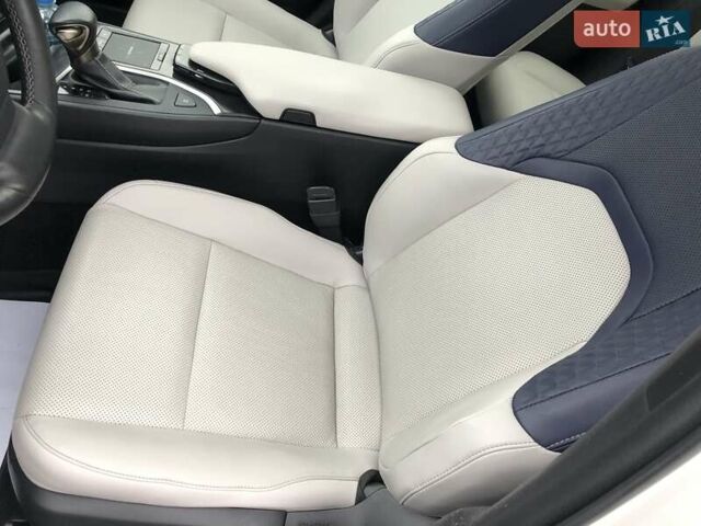 Белый Лексус UX, объемом двигателя 1.99 л и пробегом 79 тыс. км за 25500 $, фото 30 на Automoto.ua