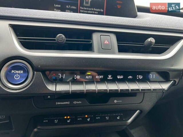 Белый Лексус UX, объемом двигателя 2 л и пробегом 86 тыс. км за 23390 $, фото 37 на Automoto.ua