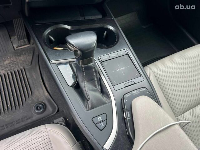 Белый Лексус UX, объемом двигателя 2 л и пробегом 86 тыс. км за 23390 $, фото 32 на Automoto.ua