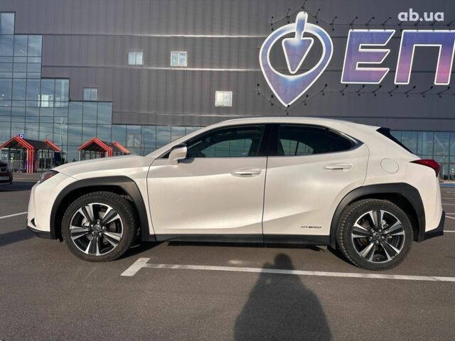 Белый Лексус UX, объемом двигателя 2 л и пробегом 74 тыс. км за 26490 $, фото 25 на Automoto.ua