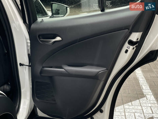 Белый Лексус UX, объемом двигателя 1.99 л и пробегом 46 тыс. км за 35500 $, фото 35 на Automoto.ua