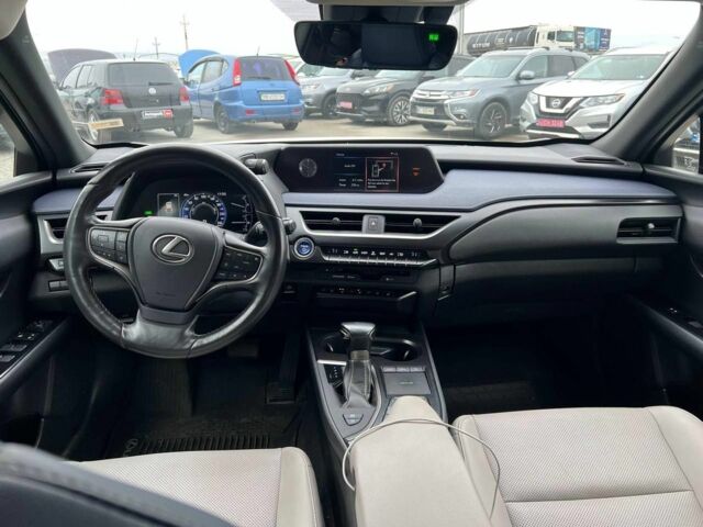 Белый Лексус UX, объемом двигателя 2 л и пробегом 86 тыс. км за 23390 $, фото 43 на Automoto.ua