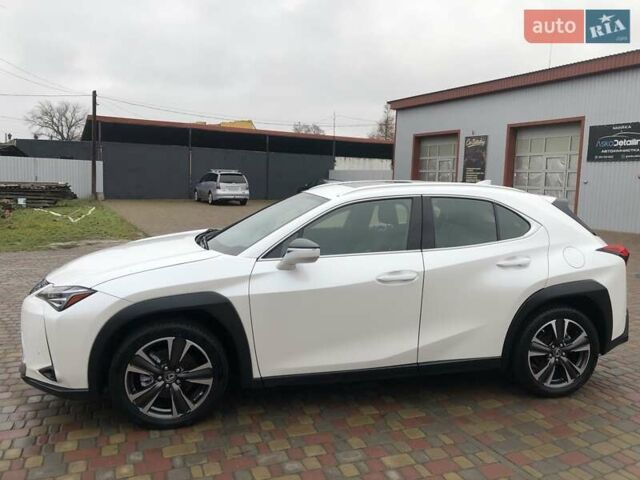 Белый Лексус UX, объемом двигателя 1.99 л и пробегом 79 тыс. км за 25500 $, фото 1 на Automoto.ua