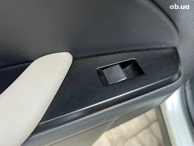 Белый Лексус UX, объемом двигателя 2 л и пробегом 86 тыс. км за 23390 $, фото 41 на Automoto.ua
