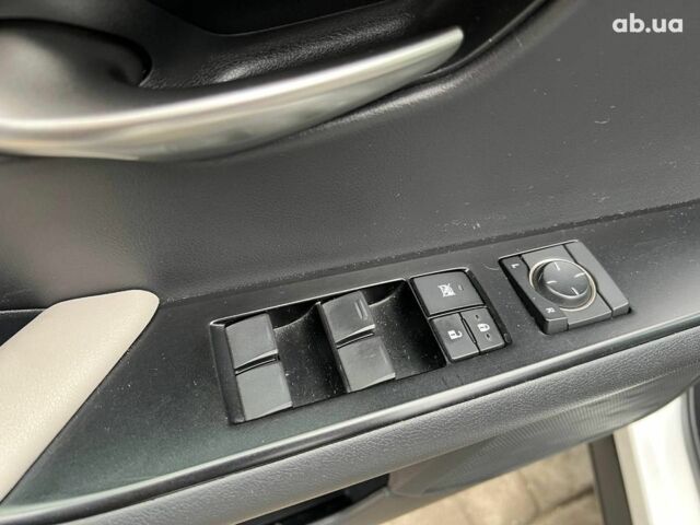 Белый Лексус UX, объемом двигателя 2 л и пробегом 86 тыс. км за 23390 $, фото 15 на Automoto.ua