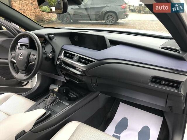 Белый Лексус UX, объемом двигателя 1.99 л и пробегом 79 тыс. км за 25500 $, фото 46 на Automoto.ua