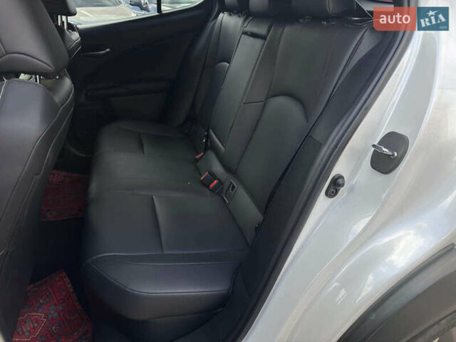 Білий Лексус UX, об'ємом двигуна 2 л та пробігом 70 тис. км за 25940 $, фото 21 на Automoto.ua