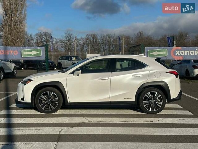 Белый Лексус UX, объемом двигателя 1.99 л и пробегом 14 тыс. км за 32000 $, фото 8 на Automoto.ua