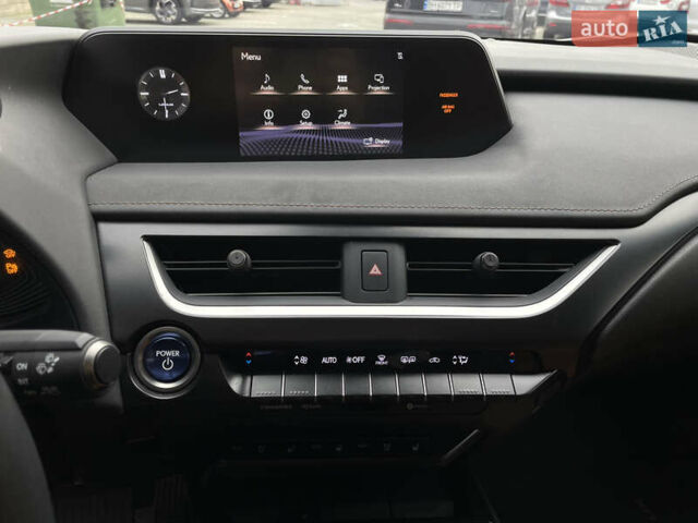 Белый Лексус UX, объемом двигателя 1.99 л и пробегом 70 тыс. км за 31000 $, фото 16 на Automoto.ua