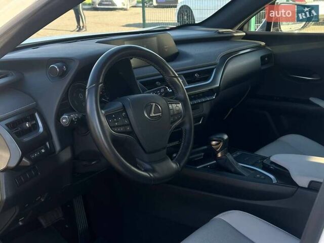 Белый Лексус UX, объемом двигателя 1.99 л и пробегом 14 тыс. км за 32000 $, фото 7 на Automoto.ua