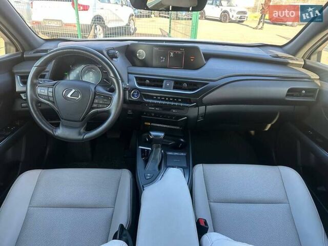 Белый Лексус UX, объемом двигателя 1.99 л и пробегом 14 тыс. км за 32000 $, фото 12 на Automoto.ua