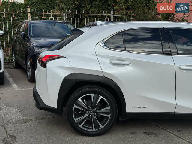 Білий Лексус UX, об'ємом двигуна 2 л та пробігом 70 тис. км за 25940 $, фото 7 на Automoto.ua