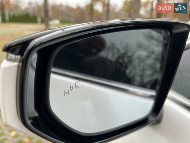 Белый Лексус UX, объемом двигателя 1.97 л и пробегом 87 тыс. км за 26000 $, фото 7 на Automoto.ua