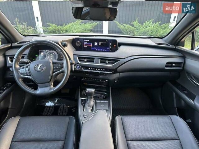 Белый Лексус UX, объемом двигателя 1.99 л и пробегом 60 тыс. км за 28400 $, фото 12 на Automoto.ua