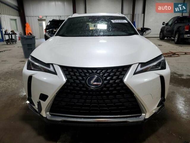 Білий Лексус UX, об'ємом двигуна 1.99 л та пробігом 90 тис. км за 8000 $, фото 5 на Automoto.ua