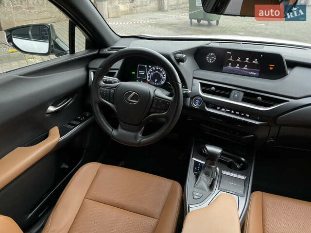 Белый Лексус UX, объемом двигателя 1.99 л и пробегом 70 тыс. км за 31000 $, фото 21 на Automoto.ua