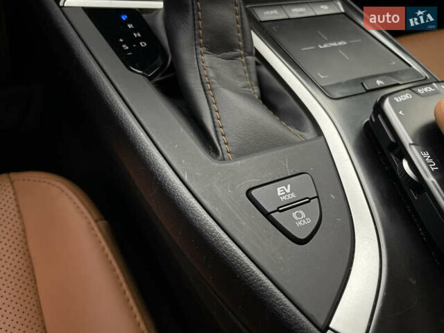 Белый Лексус UX, объемом двигателя 1.99 л и пробегом 70 тыс. км за 31000 $, фото 18 на Automoto.ua