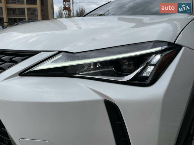 Белый Лексус UX, объемом двигателя 1.99 л и пробегом 70 тыс. км за 31000 $, фото 6 на Automoto.ua