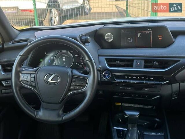 Белый Лексус UX, объемом двигателя 1.99 л и пробегом 14 тыс. км за 32000 $, фото 11 на Automoto.ua