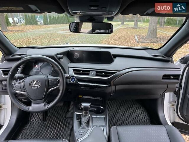 Белый Лексус UX, объемом двигателя 1.97 л и пробегом 87 тыс. км за 26000 $, фото 15 на Automoto.ua