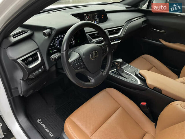 Белый Лексус UX, объемом двигателя 1.99 л и пробегом 70 тыс. км за 31000 $, фото 11 на Automoto.ua