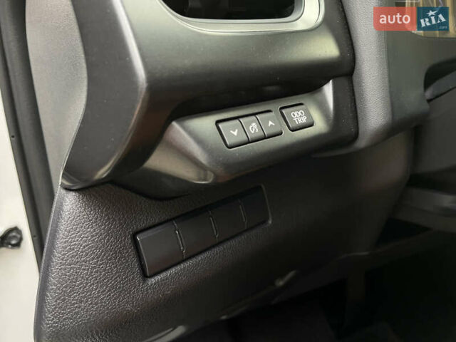 Белый Лексус UX, объемом двигателя 1.99 л и пробегом 70 тыс. км за 31000 $, фото 12 на Automoto.ua