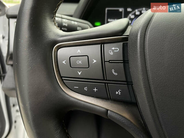 Белый Лексус UX, объемом двигателя 1.99 л и пробегом 70 тыс. км за 31000 $, фото 13 на Automoto.ua