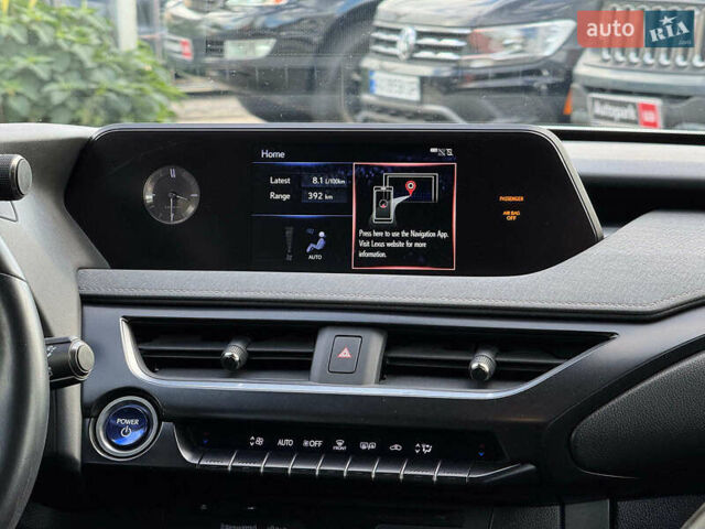Білий Лексус UX, об'ємом двигуна 2 л та пробігом 70 тис. км за 25940 $, фото 26 на Automoto.ua