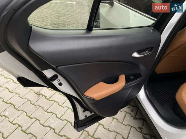 Белый Лексус UX, объемом двигателя 1.99 л и пробегом 70 тыс. км за 31000 $, фото 20 на Automoto.ua