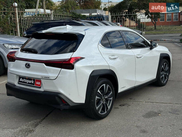 Білий Лексус UX, об'ємом двигуна 2 л та пробігом 70 тис. км за 25940 $, фото 5 на Automoto.ua