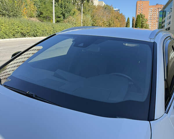 Білий Лексус UX, об'ємом двигуна 1.99 л та пробігом 86 тис. км за 23400 $, фото 14 на Automoto.ua