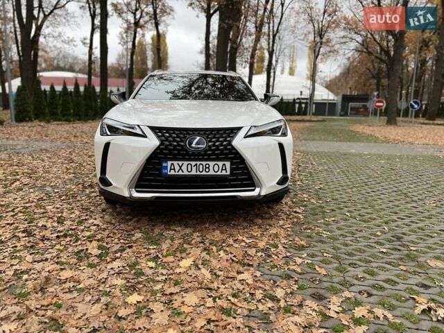 Белый Лексус UX, объемом двигателя 1.97 л и пробегом 87 тыс. км за 26000 $, фото 2 на Automoto.ua