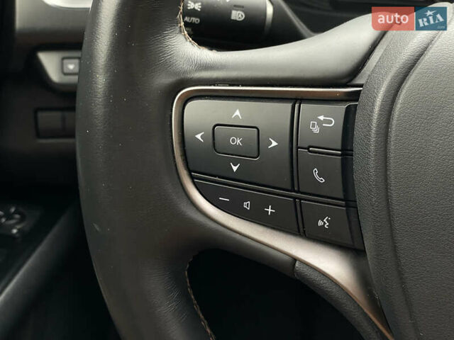 Белый Лексус UX, объемом двигателя 2 л и пробегом 70 тыс. км за 28700 $, фото 16 на Automoto.ua