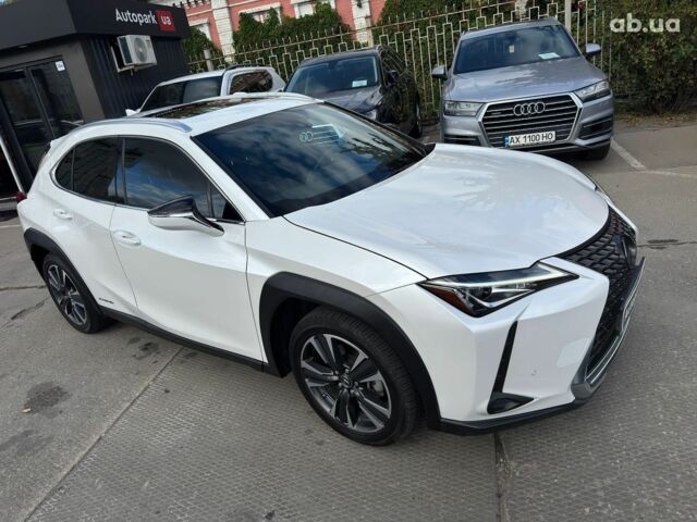 Белый Лексус UX, объемом двигателя 2 л и пробегом 70 тыс. км за 25940 $, фото 9 на Automoto.ua