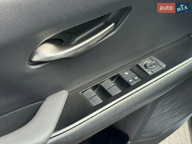 Білий Лексус UX, об'ємом двигуна 2 л та пробігом 70 тис. км за 25940 $, фото 12 на Automoto.ua