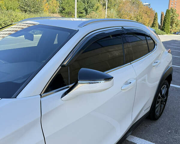 Білий Лексус UX, об'ємом двигуна 1.99 л та пробігом 86 тис. км за 23400 $, фото 8 на Automoto.ua