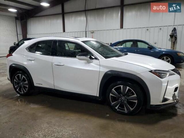 Білий Лексус UX, об'ємом двигуна 1.99 л та пробігом 90 тис. км за 8000 $, фото 4 на Automoto.ua