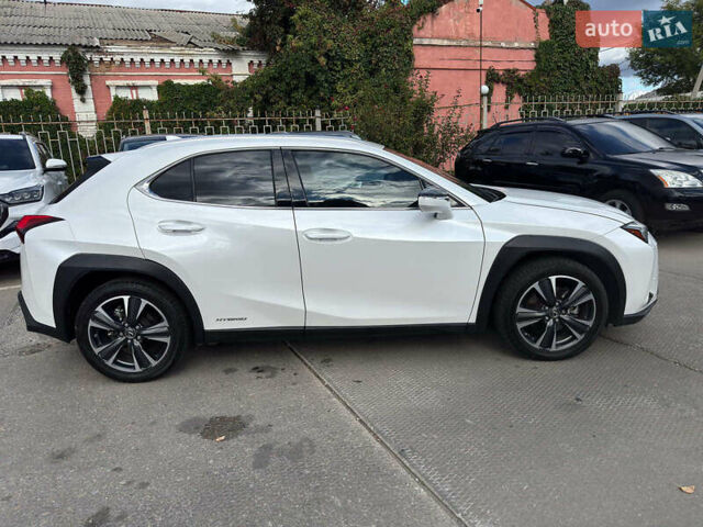 Білий Лексус UX, об'ємом двигуна 2 л та пробігом 70 тис. км за 25940 $, фото 8 на Automoto.ua
