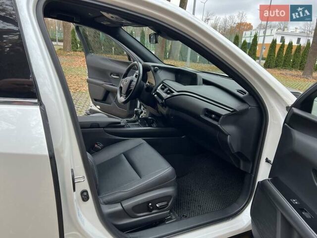 Белый Лексус UX, объемом двигателя 1.97 л и пробегом 87 тыс. км за 26000 $, фото 13 на Automoto.ua