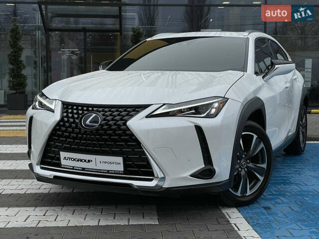 Белый Лексус UX, объемом двигателя 2 л и пробегом 70 тыс. км за 28700 $, фото 1 на Automoto.ua
