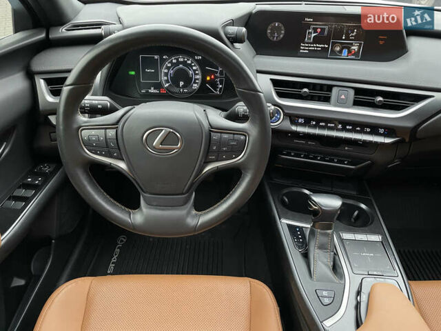 Белый Лексус UX, объемом двигателя 2 л и пробегом 70 тыс. км за 28700 $, фото 11 на Automoto.ua