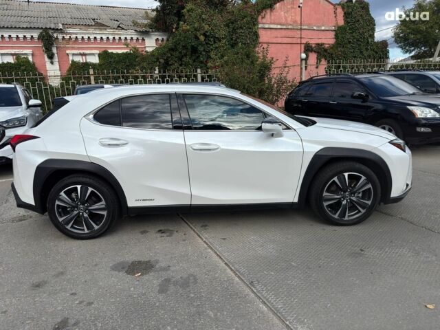 Белый Лексус UX, объемом двигателя 2 л и пробегом 70 тыс. км за 25940 $, фото 8 на Automoto.ua